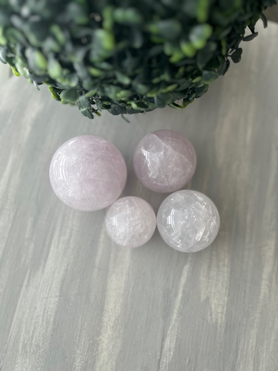 Lavender quartz sphere - Picture 4 of 5